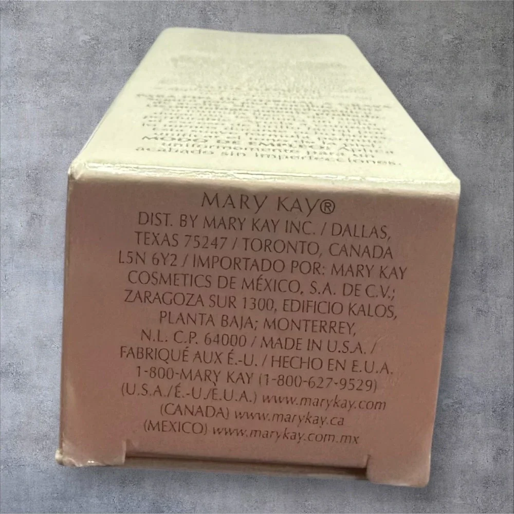 MARY KAY Medium-Coverage Foundation Beige 304 355700 Liquid 1 fl oz NIB Pink Cap